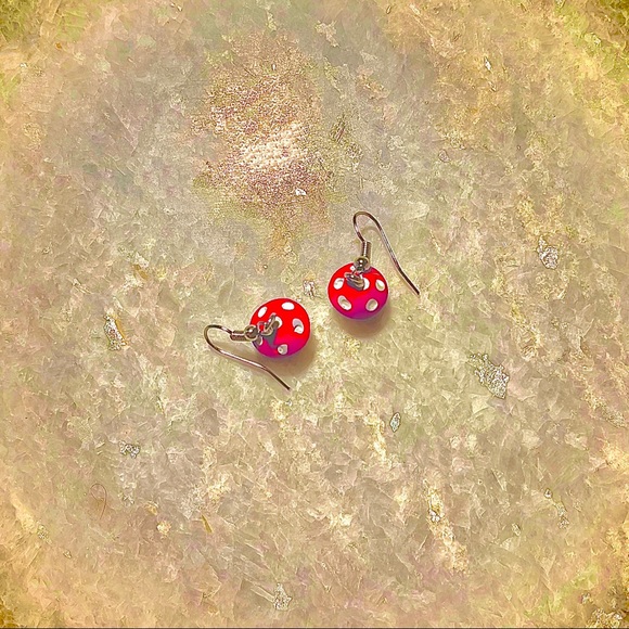 Red mushroom hook earrings red fly amantia mushroom earrings - Picture 3 of 3